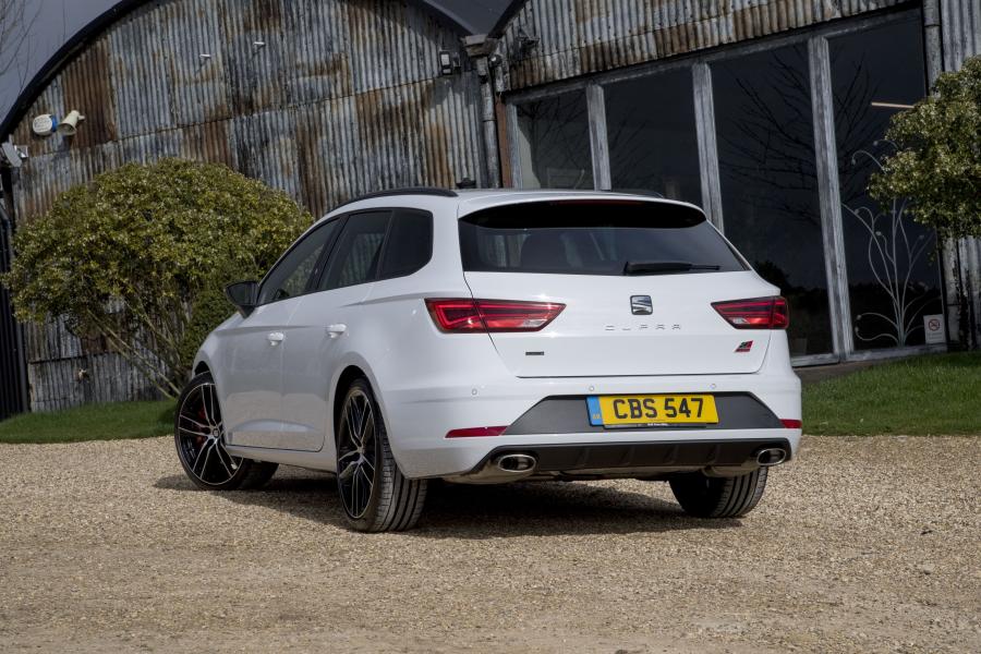  Seat Leon ST Cupra 300 2017 года  (UK) (фото 30 из 40)